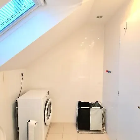 Semesterbostad Modern & Cozy House With 3 Bed And Garden