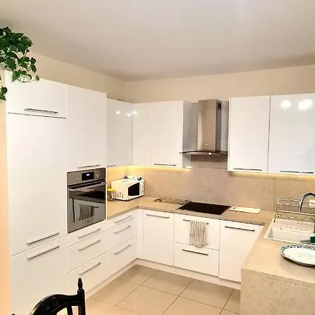 Ferienhaus Modern & Cozy House With 3 Bed And Garden
