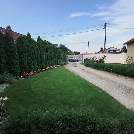 Modern & Cozy House With 3 Bed And Garden Ferienhaus