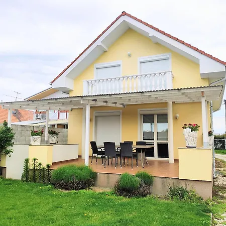 Holiday home Modern & Cozy House With 3 Bed And Garden *