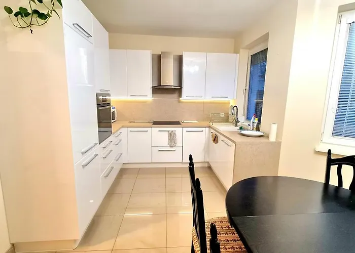 Modern & Cozy House With 3 Bed And Garden *