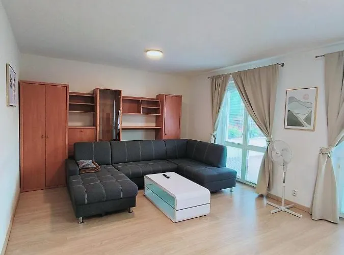 Modern & Cozy House With 3 Bed And Garden Μπρατισλάβα