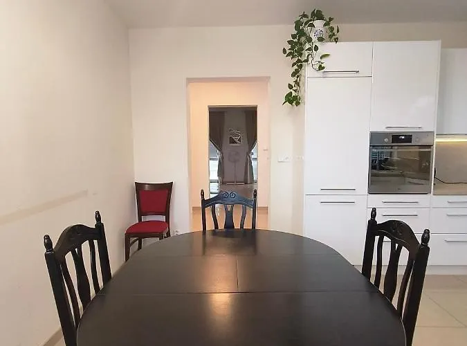 Modern & Cozy House With 3 Bed And Garden Σπίτι διακοπών Μπρατισλάβα