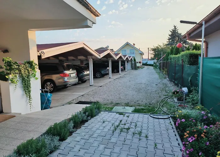 Modern & Cozy House With 3 Bed And Garden Будинок відпочинку Братислава