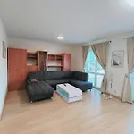 Modern & Cozy House With 3 Bed And Garden Bratysława