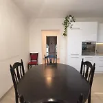 Modern & Cozy House With 3 Bed And Garden Dom wakacyjny Bratysława