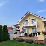 Dom wakacyjny Modern & Cozy House With 3 Bed And Garden Bratysława