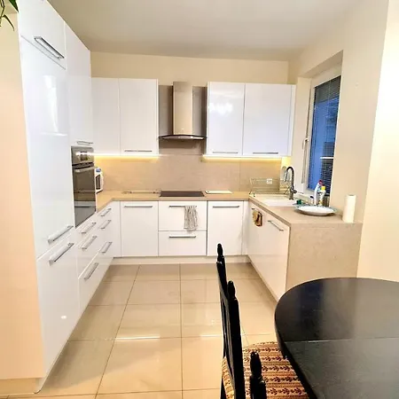 Modern & Cozy House With 3 Bed And Garden *