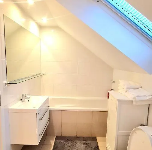 Dom wakacyjny Modern & Cozy House With 3 Bed And Garden Bratysława