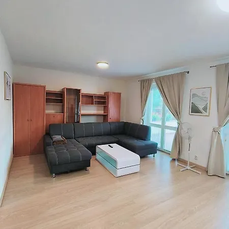 Modern & Cozy House With 3 Bed And Garden 布拉迪斯拉发